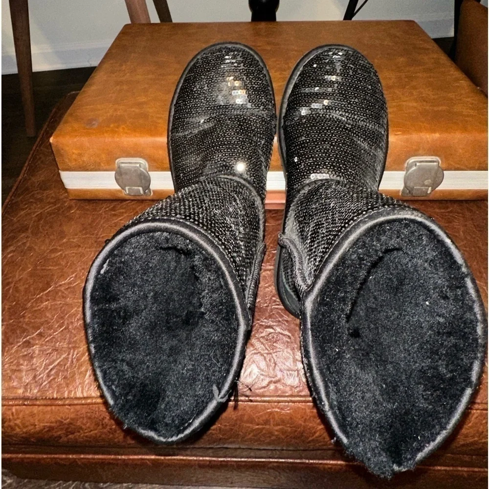 UEC UGG Classic Short Chunky Sequin Black Big Girl Size 6